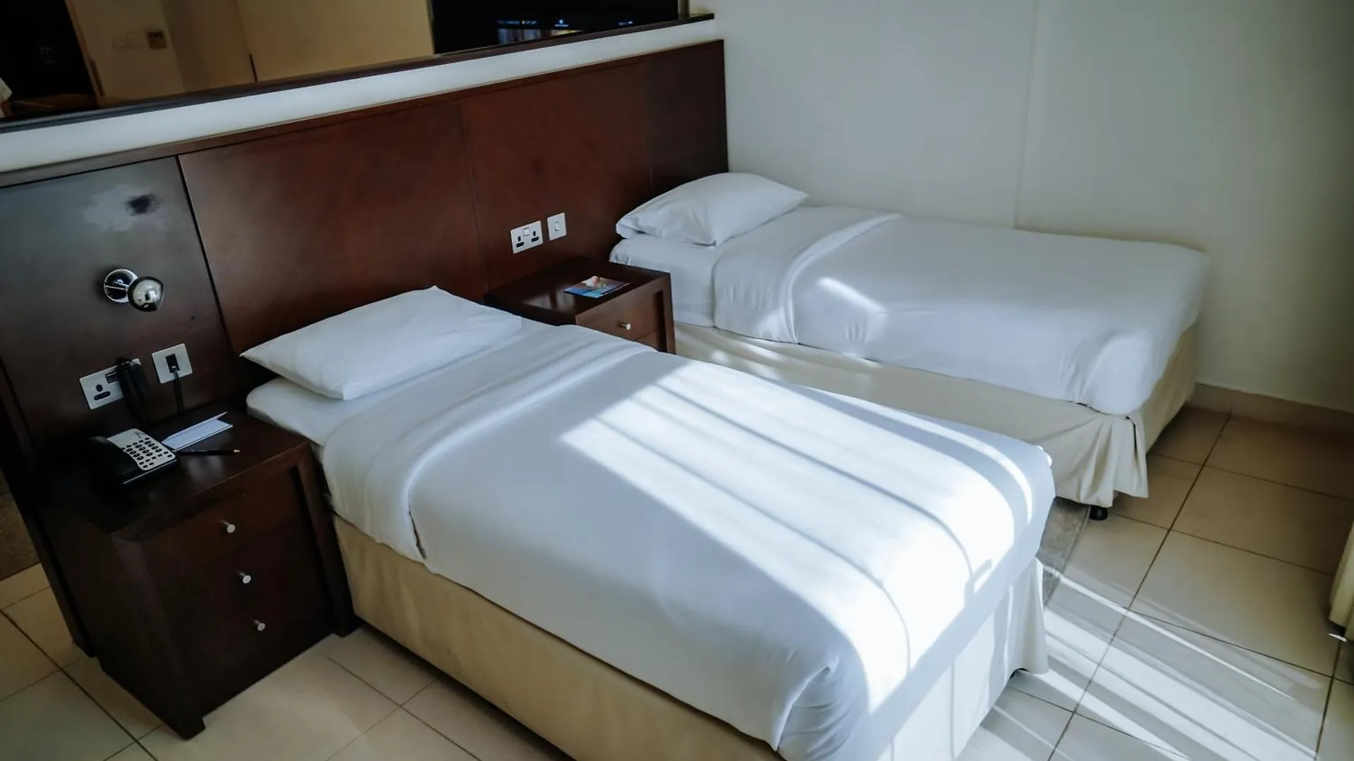Mena Aparthotel Albarsha At The Mall Dubai 3*,